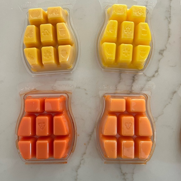 Set of 8 assorted Scentsy wax bars - Picture 5 of 6